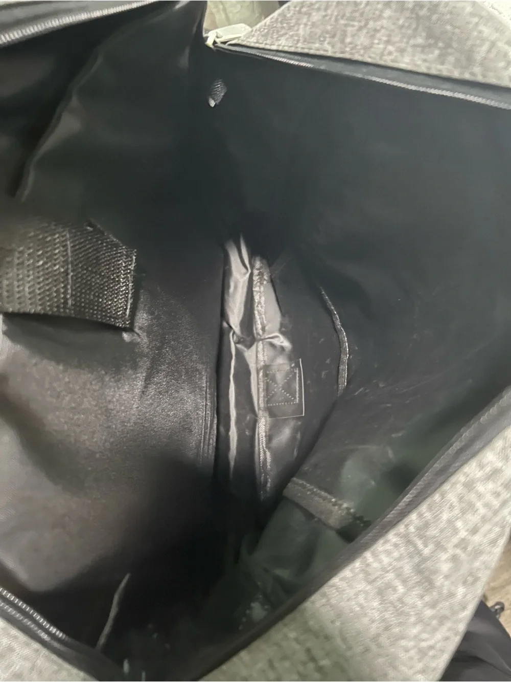Leeds USAA Urban Messenger Laptop Bag